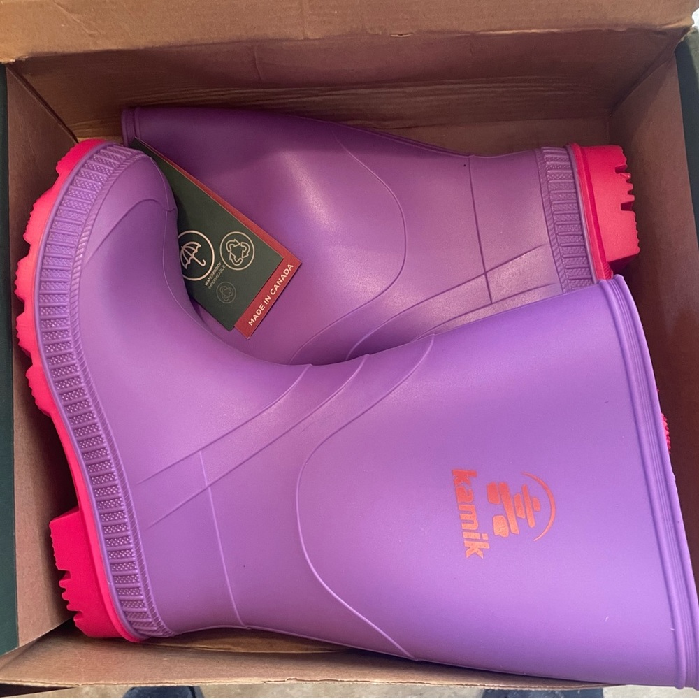 Brand new in box with tags Kamik purple/violet youth rain boots size 4